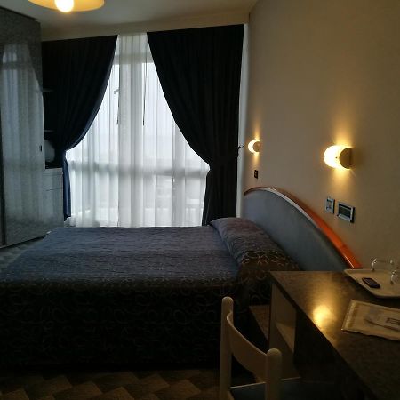 Hotel Meripol Alba Adriatica Buitenkant foto