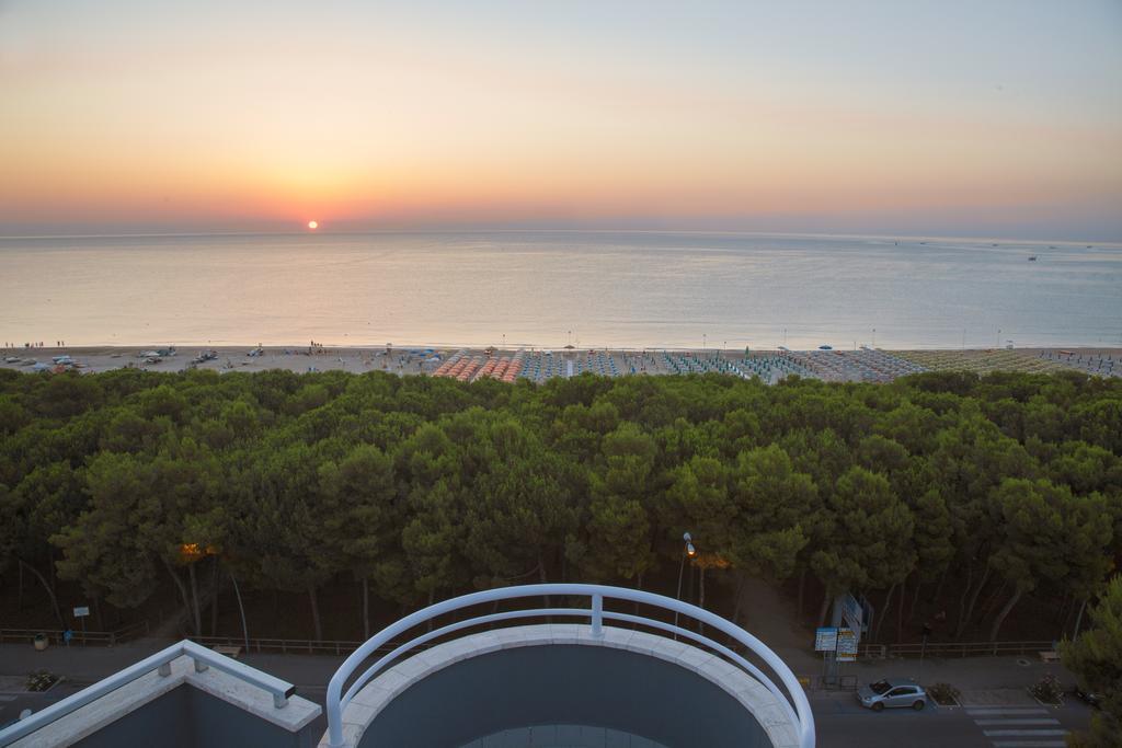 Hotel Meripol Alba Adriatica Buitenkant foto