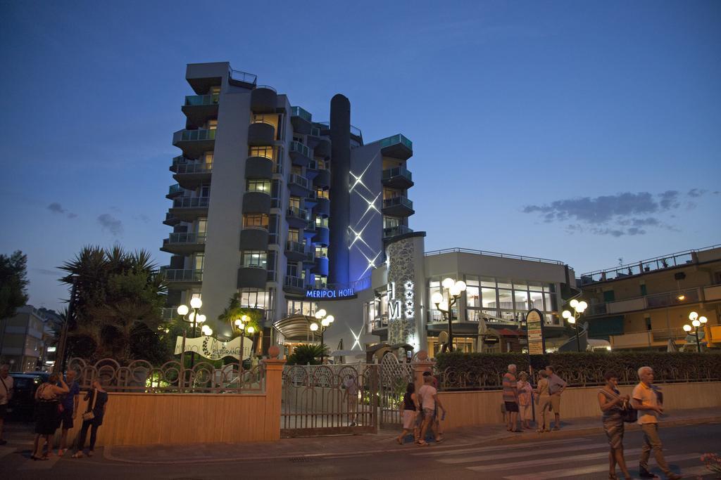 Hotel Meripol Alba Adriatica Buitenkant foto