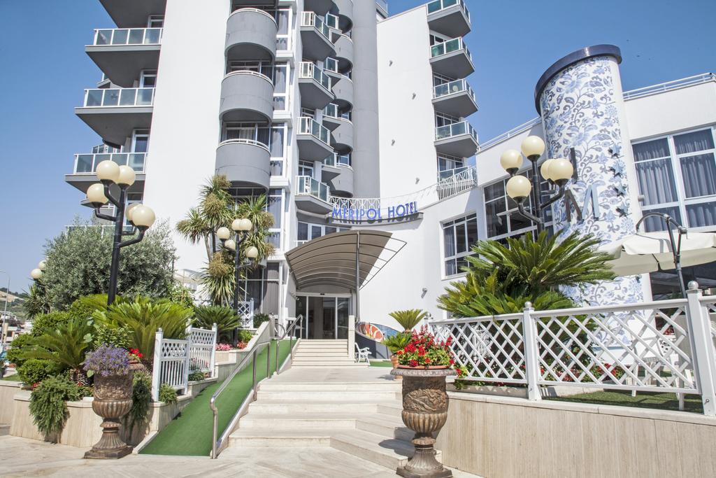 Hotel Meripol Alba Adriatica Buitenkant foto