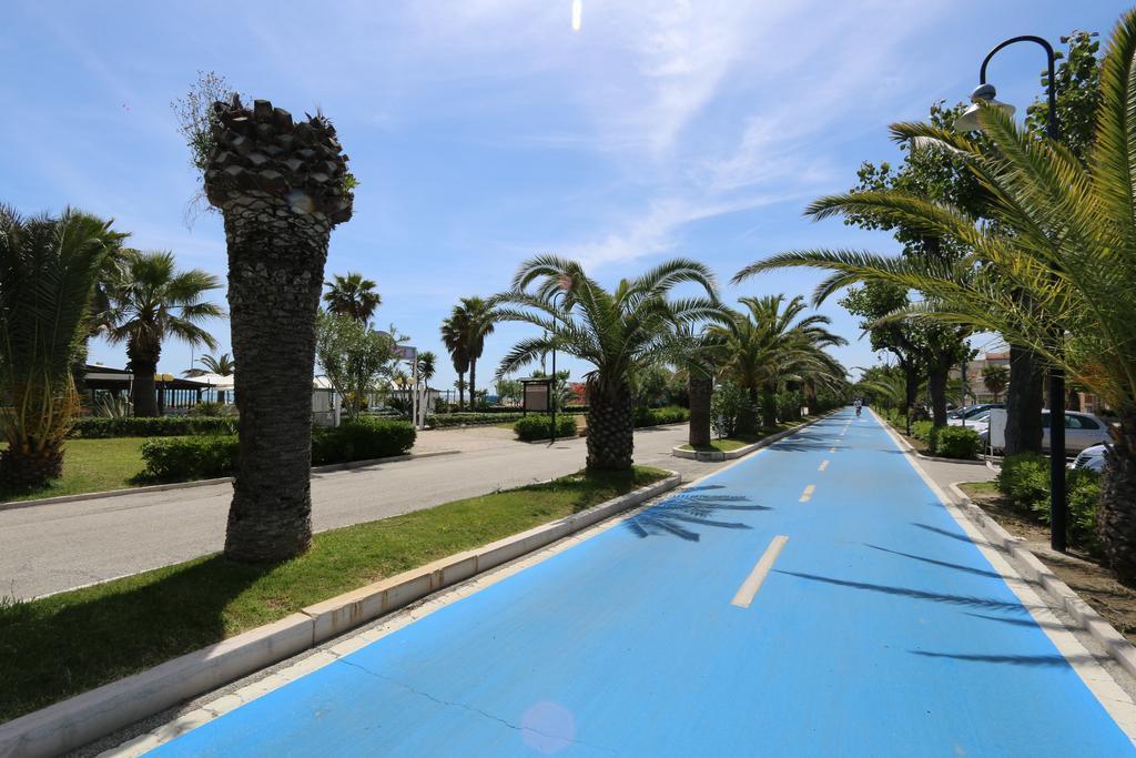 Hotel Meripol Alba Adriatica Buitenkant foto